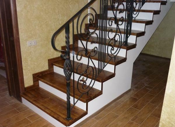 Stairs are divided into types according to their purpose, for each of which there should be a conclusion of the expert commission for compliance with the norms of SNiP