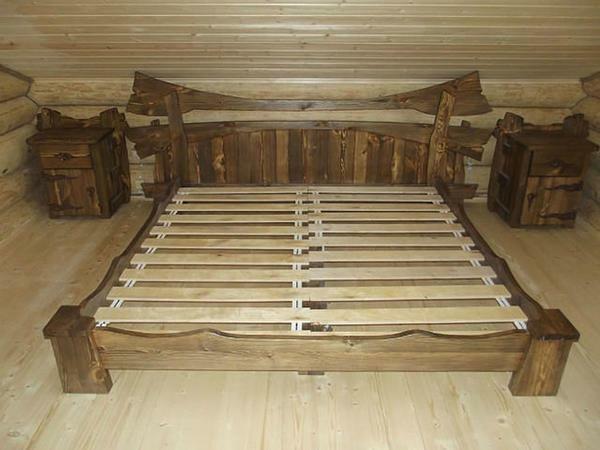 Schlafzimmermöbel-Provence kann im Retro-Stil aus Holz oder geschmiedet, dekoriert sein oder künstlich gealtert