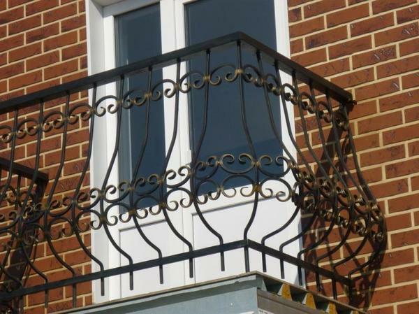 Unlike traditional similar brick and concrete handrails, forged rails are an excellent opportunity to distinguish the style of architecture