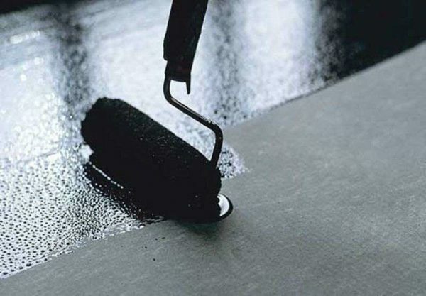 The primer creates the perfect base for the installation of roofing and waterproofing materials