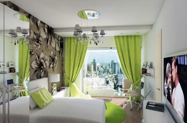 Guļamistaba smilškrāsas auduma ar zaļu akcentu dod sajūtu miers, rada romantisku noskaņu