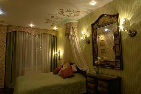 בחדר השינה במקום הנברשת ניתן להתקין תאורה בלילה, אשר יארגן תאורה יעודה נוספת