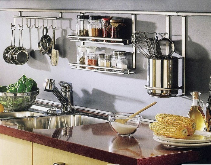 Installing the railing in the kitchen: how to hang and secure?