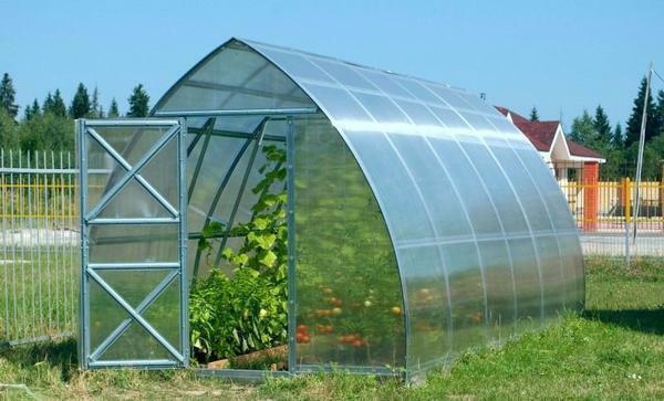 The Greenhouse "Dachnaya Strelka 3" is able to eliminate many problems that characters for arched and gable greenhouses
