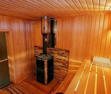 insanlar rahat ve rahat hissetmek saunada Tavan yüksekliği az 2 m yapmadı edilmelidir