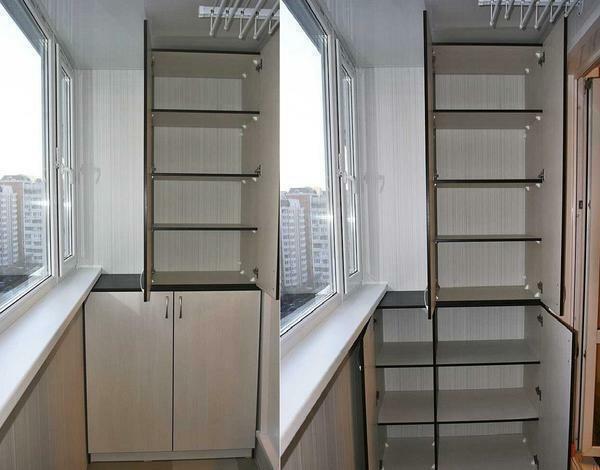 Choose a wardrobe, based on the size and design of the balcony