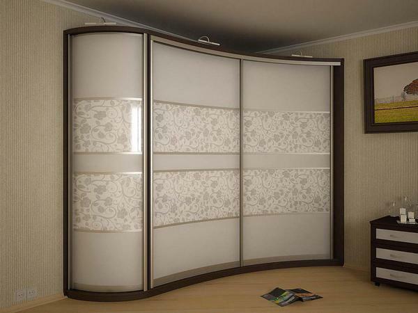 For a small room it is best to choose a beautiful and stylish wardrobe with mirrored or painted doors