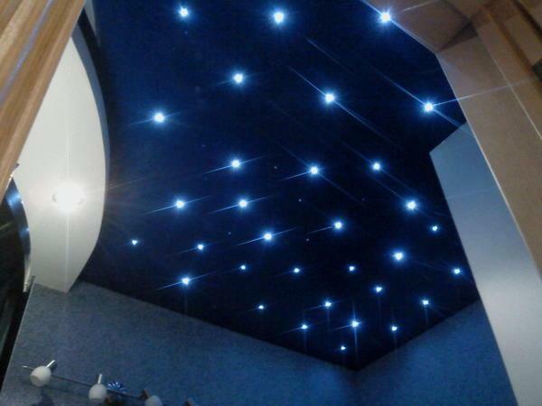 With the technology "Starry Sky" in the ceiling mounted a large number of light sources that create the illusion of luminous stars