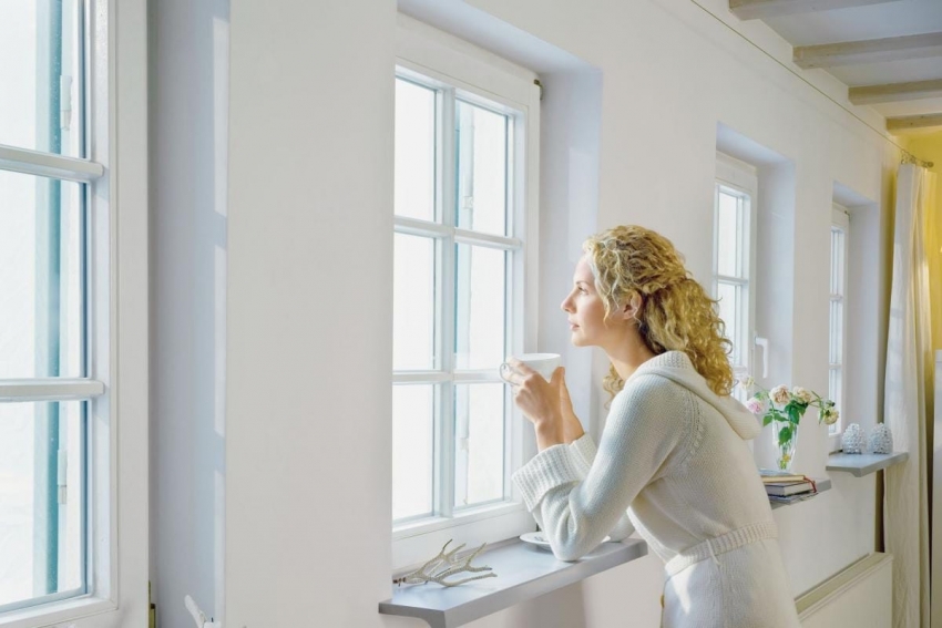 How to insulate wooden windows for the winter: the best methods and materials