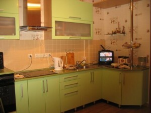 How to decorate a wall in the kitchen wallpaper
