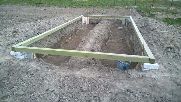 When installing a greenhouse foundation of a bar, only high-quality materials should be used