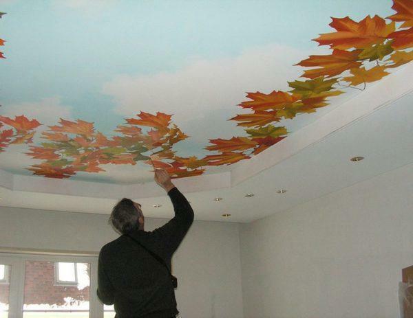 To apply a volumetric pattern to the ceiling, you must carefully prepare the work surface