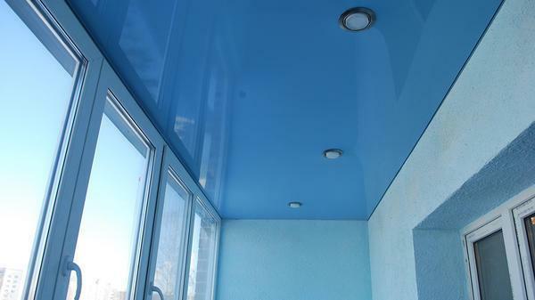 Nedhængt loft på en balkon: fordele og ulemper, til loggia, anmeldelser muligt at gøre billeder i vinteren og kulden