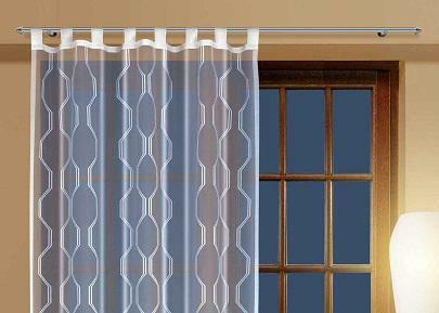 Vorhänge für Vorhänge können aus verschiedenen Materialien hergestellt werden: Metall, Holz, Kunststoff
