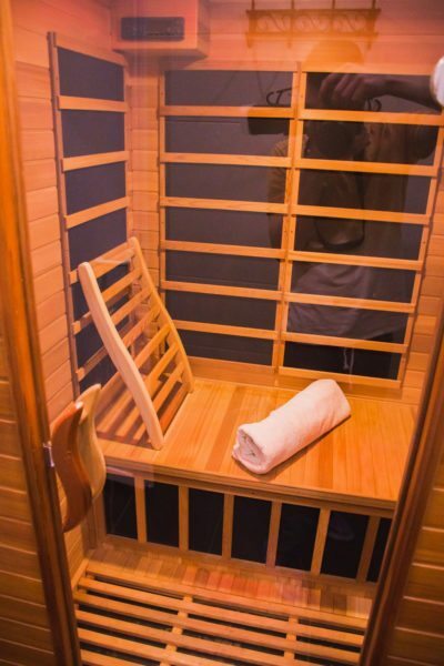 Infračervená sauna. V roli zdroje tepla slouží náš starý přítel - Film infrazářič.