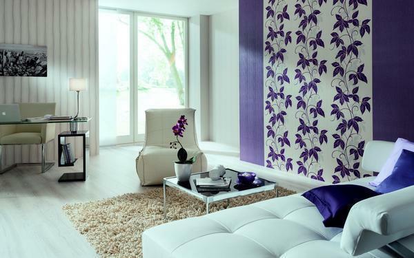 In the living room is recommended to combine no more than three kinds of wallpaper