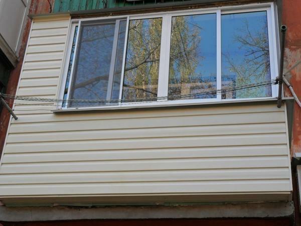 Siding can be of two types: metal and vinyl