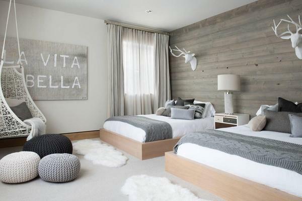 As decor elements for the bedroom, which is made in the Scandinavian style, wooden figures of animals or soft ottomans