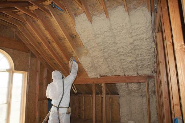 As a rule, foam insulation is made by specialists possessing the necessary equipment and professional skills