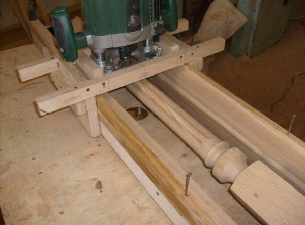 Hand router enables curly balusters