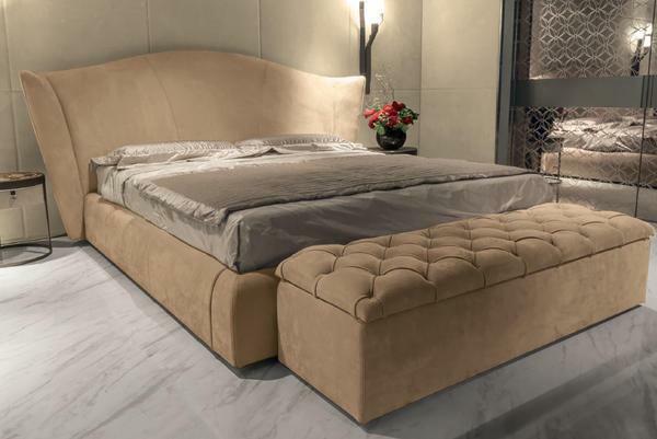 To the interior of the bedroom looked harmonious, the color of the benches and beds should be the same