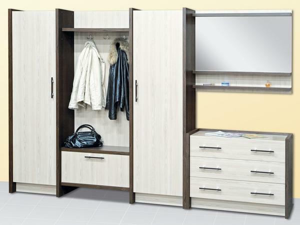 Para o armário e cômoda parecia harmoniosamente, você deve escolher o mesmo tom tanto para móveis