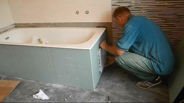 Caseta din gips-carton de baie: instalarea de a face, închide tubul, video, colecta propriile lor mâini cu o ușă
