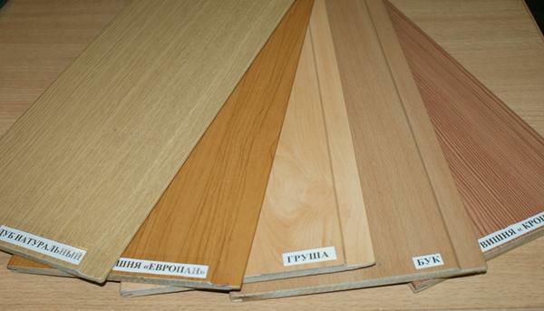 paneles de MDF - bajo coste y materiales altamente atractivo para el forro del techo, que es un excelente sustituto de OSB