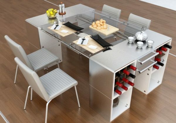 Für eine große Familie soll eine vollständige Tabelle in der Küche bieten