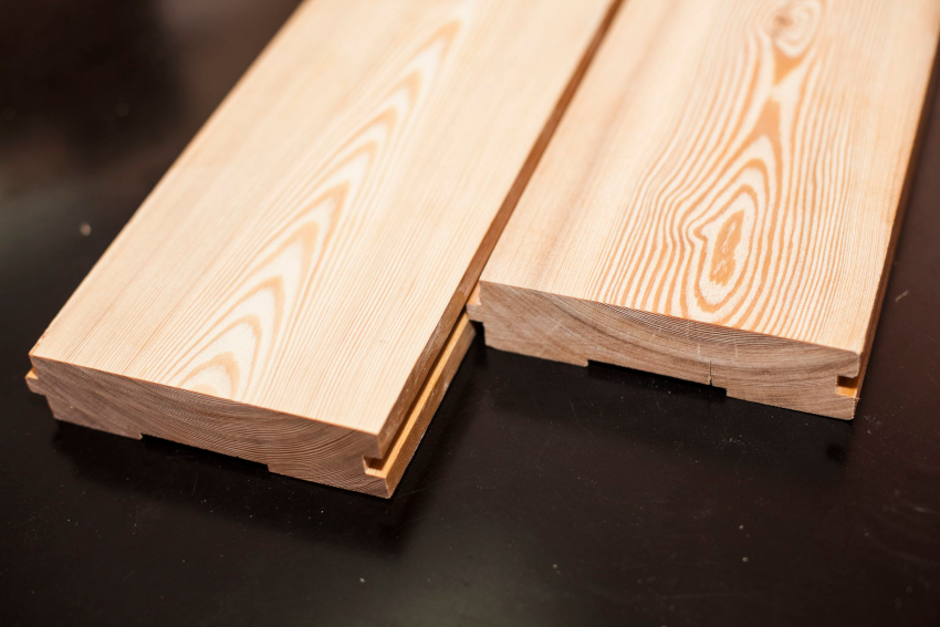 Flooring can be made of pine, fir, oak, alder, cedar, linden and aspen