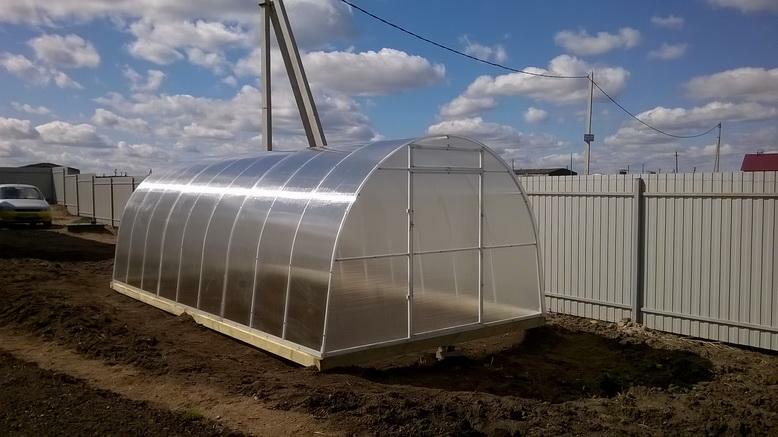 Greenhouse Uralochka: Hangsúlyozta véleménye, a kényelem és a modern polikarbonát szerelés video ablaktábla üvegház és méretek