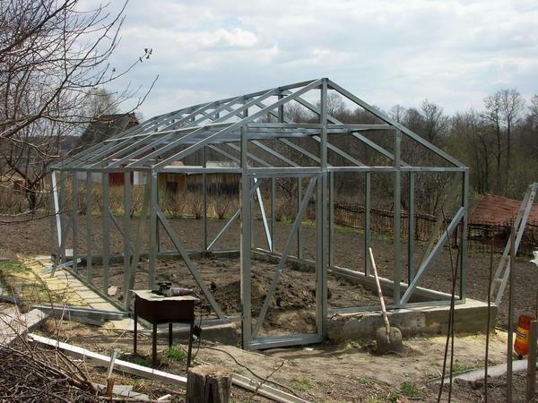 Improve the performance of the greenhouse by installing it on a foundation of stone or concrete