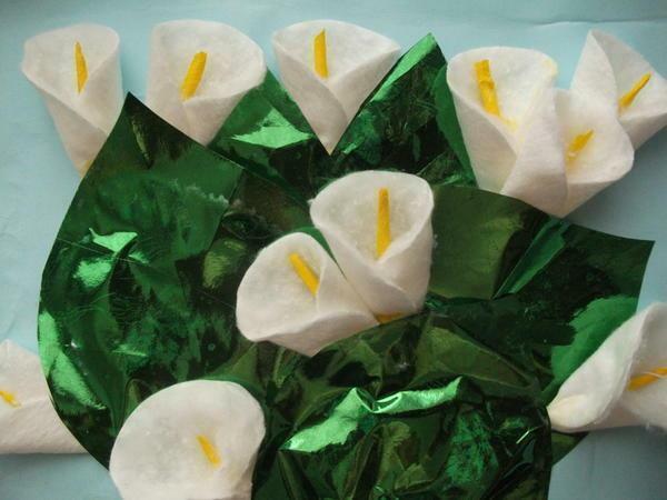 Las flores de los discos de algodón - un gran regalo el 8 de marzo