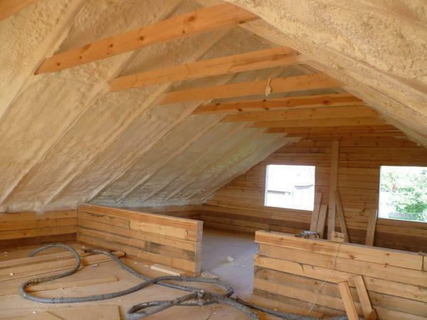 Competent warmth of the attic will not only save on heating the house, but also get an additional room, quite suitable for housing