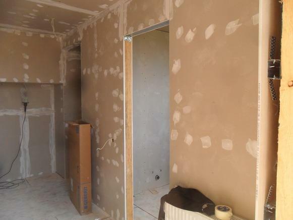 The walls can be gypsum plasterboard can be frameless or with a support frame