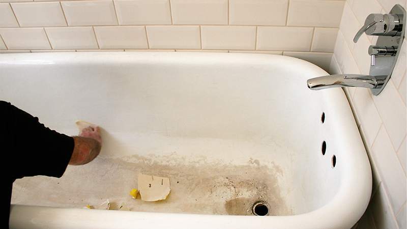 Antes da restauração, o banho antigo deve ser cuidadosamente preparado.
