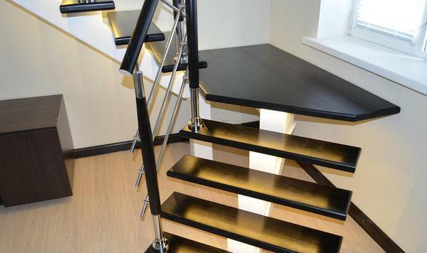 Lighting on the stairs can be switched on when the steps become feet
