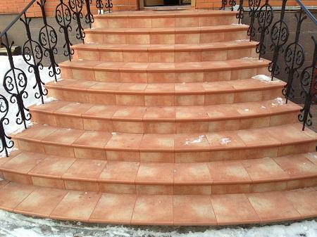 Entrance stairs to the house can be made of a variety of materials: metal, wood, stone or concrete