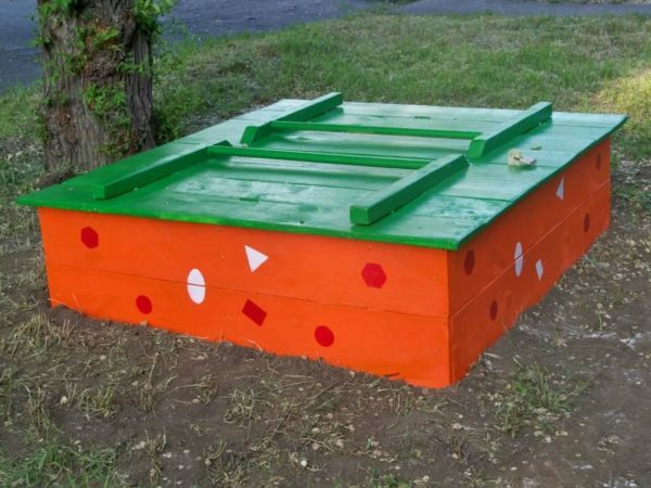 Sandbox can be painted in various bright colors