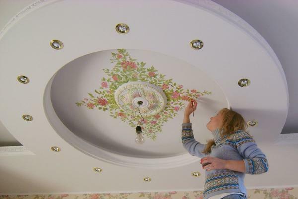Painting the ceiling with your own hands is available even for a beginner master and is much more profitable than decorating whitewash or wallpaper
