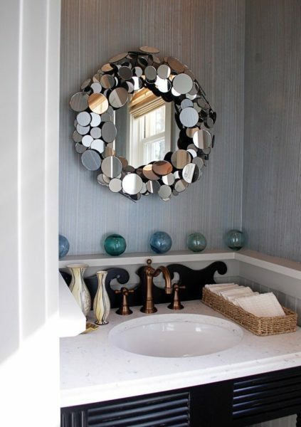 Mirror mirror frame looks very unusual and makes the room much brighter