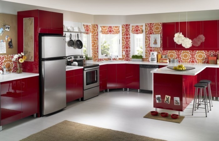 Red kitchen: interior design and a combination of white and black color