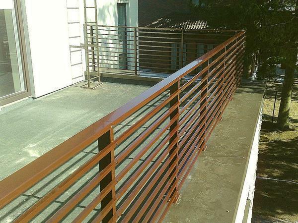 Balkonske ograde treba odabrati ovisno o dizajnu balkona i financijsku sposobnost