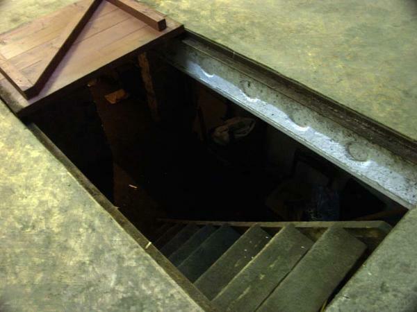Vedd fel, és telepíteni egy lépcső a mélygarázsba szükséges, figyelembe véve a szoba mérete