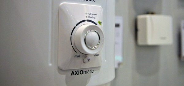Il termostato permette tenu non è costante, ma periodicamente, risparmiando il consumo di energia