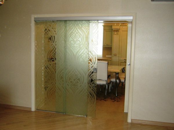Extendable with patterned glass is more suitable for conventional room divider