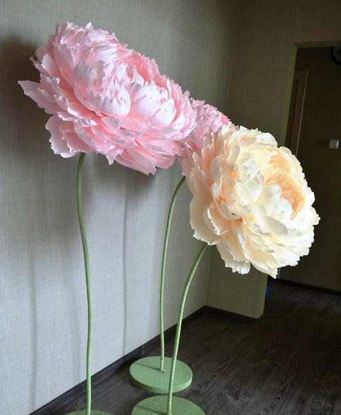 Paper flowers - is the ability to quickly and originally decorate the room