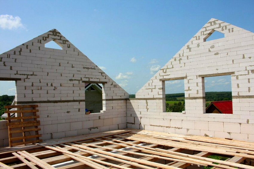 If you lay out the gables according to the rules, then you can be sure that the roof will be laid on a very reliable base.