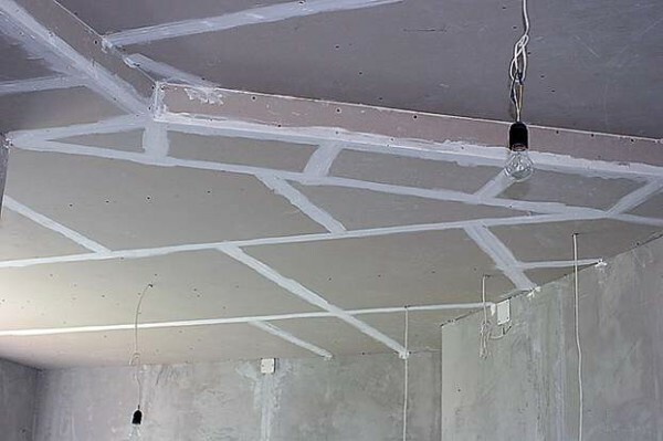 Assembling a two-level structure of plasterboard