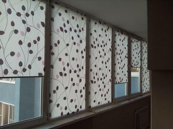 Roller blinds perfectly protect the balcony from the sun